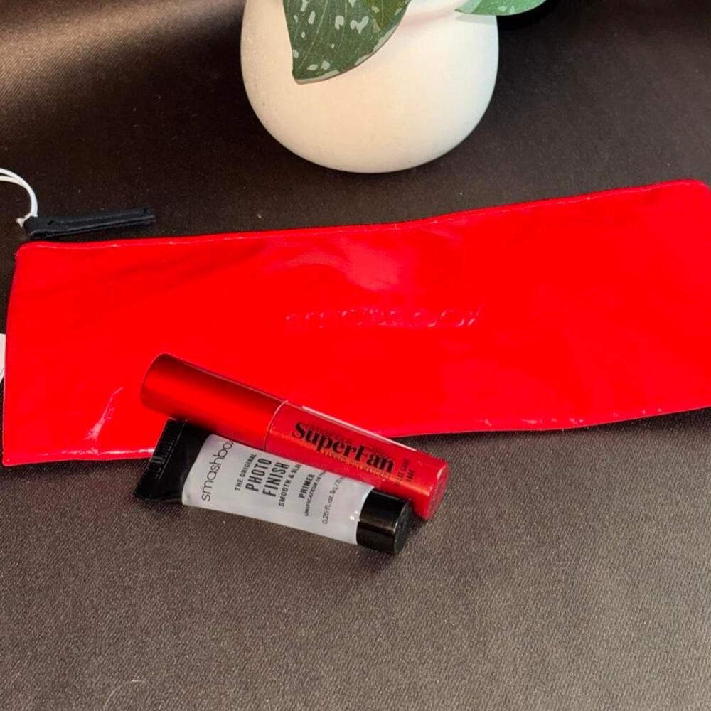 Smashbox SuperFan Fanned Out Mascara and make up primer in travel pouch